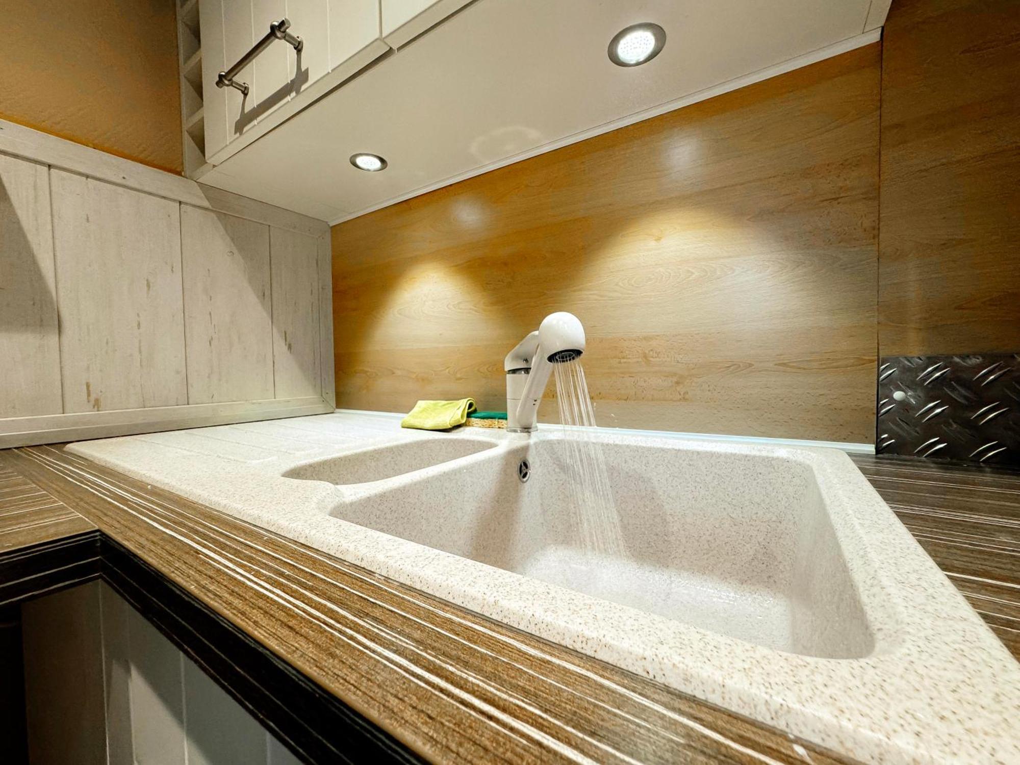 Capsule Lotus-Balneo-Sauna-Billard-Nintendo Hastiere-par-dela Εξωτερικό φωτογραφία