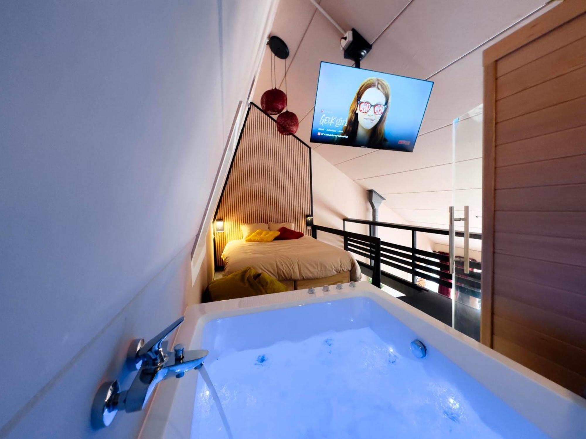 Capsule Lotus-Balneo-Sauna-Billard-Nintendo Hastiere-par-dela Εξωτερικό φωτογραφία
